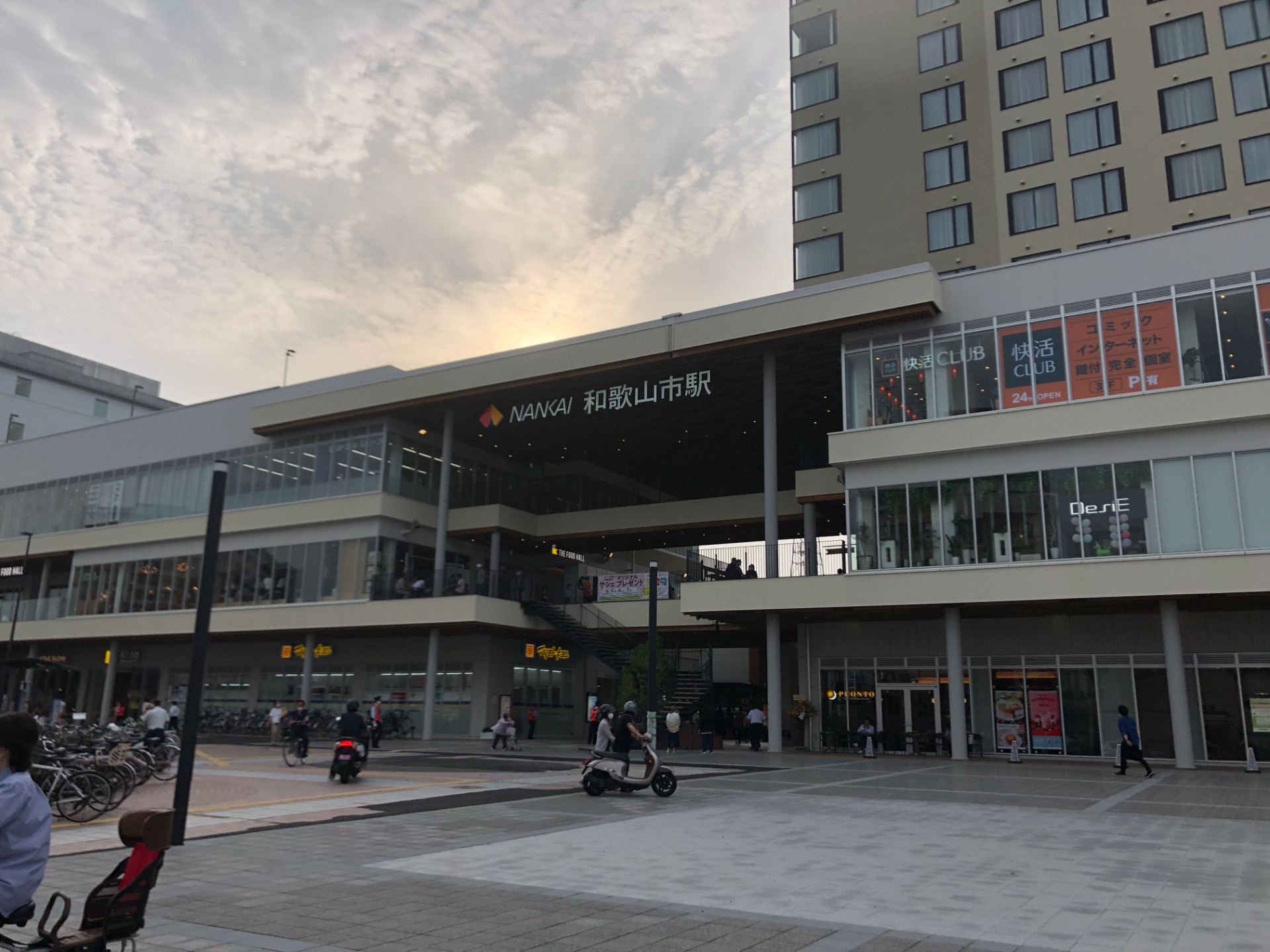 和歌山市駅の商業施設がグランドオープン
